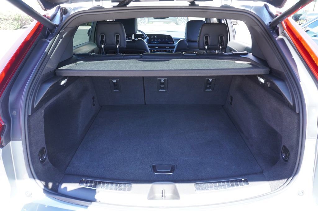 Certified 2025 Cadillac XT4 Premium Luxury image 8