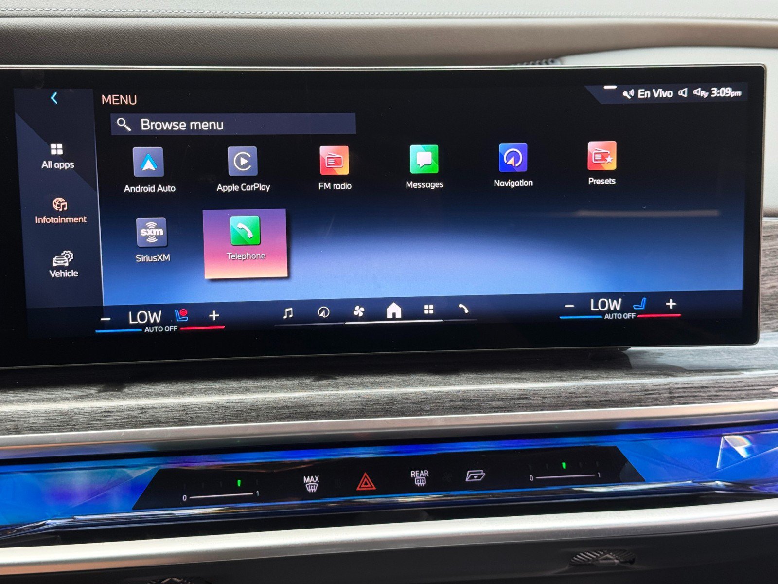 Used 2024 BMW i7 xDrive60 w/ Premium Package AWD/4WD image 30