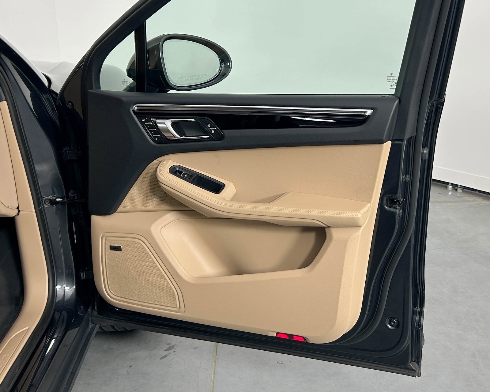 Used 2024 Porsche Macan image 24