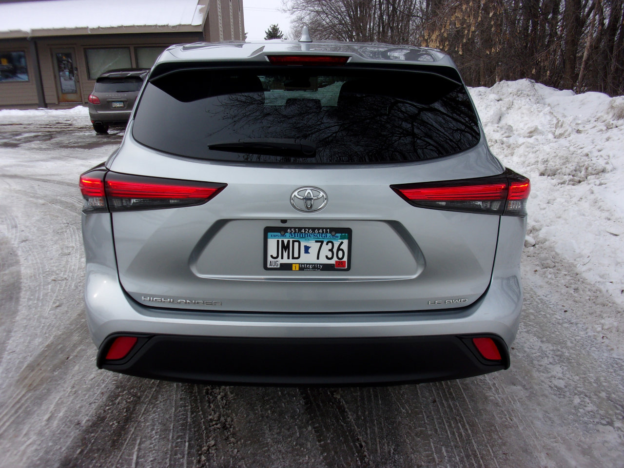 Used 2020 Toyota Highlander LE image 4