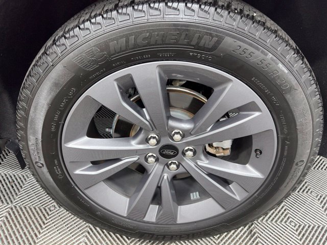 Used 2023 Ford Explorer XLT w/ Equipment Group 202A AWD/4WD image 10
