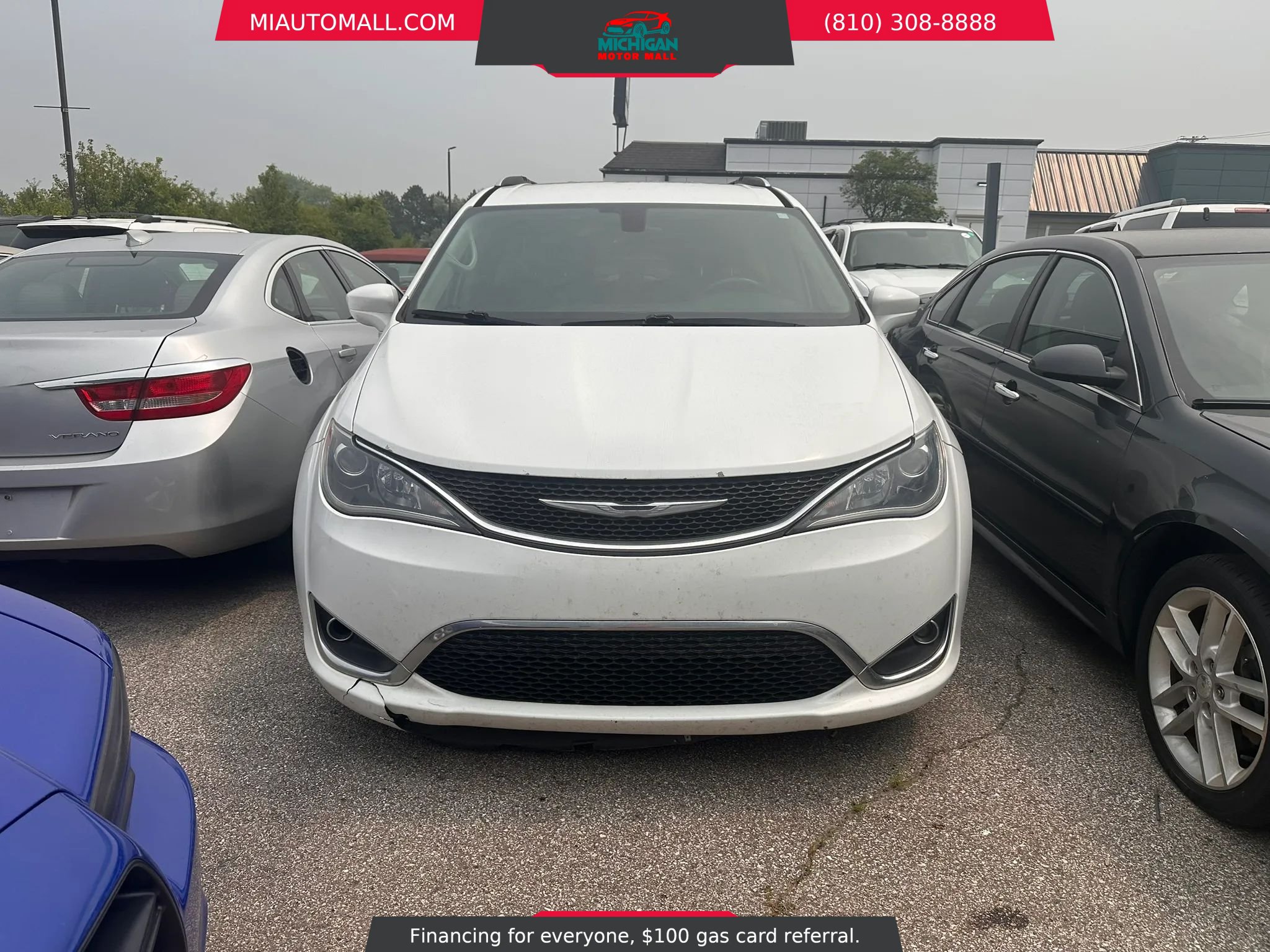 Used 2017 Chrysler Pacifica Touring-L Plus FWD image 2