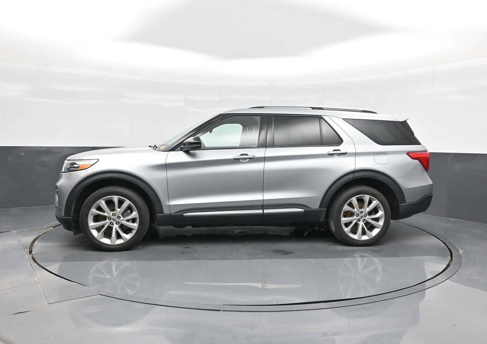 Used 2022 Ford Explorer Platinum w/ Technology Package image 9