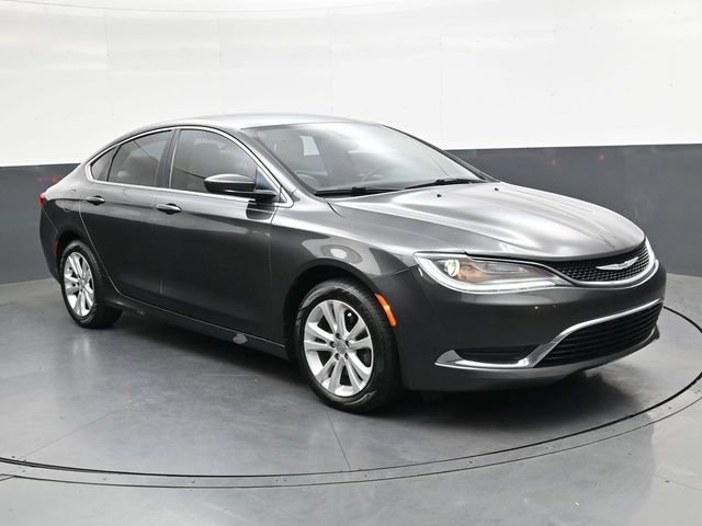 Used 2017 Chrysler 200 Limited Platinum image 2