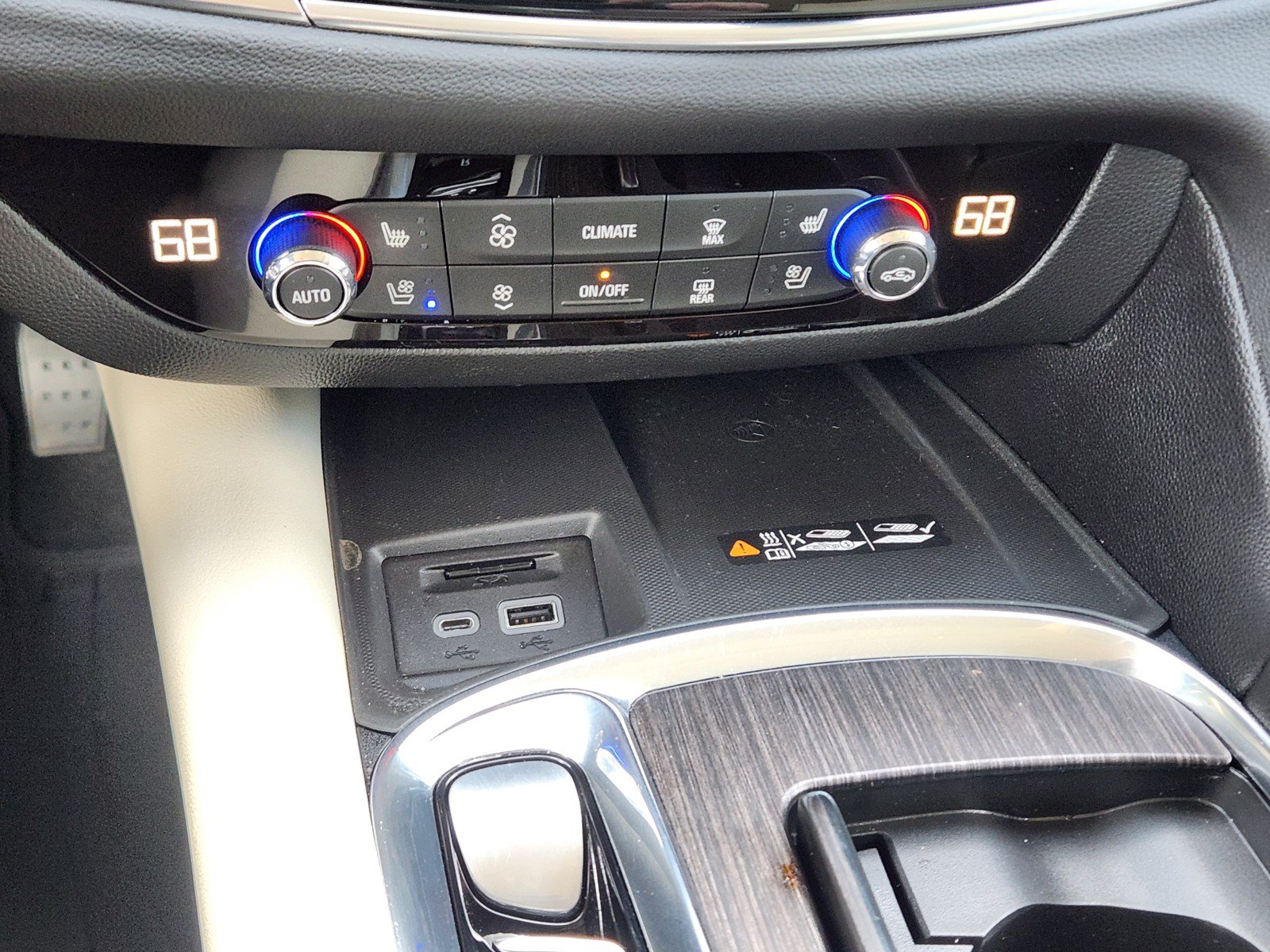 Used 2023 Buick Enclave Avenir w/ Avenir Technology Package FWD image 16