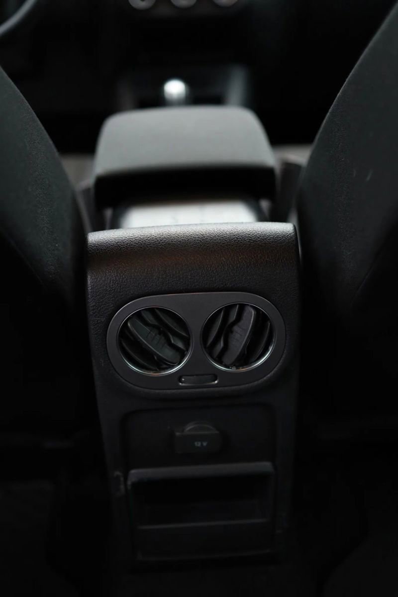 Used 2017 Volkswagen Tiguan S image 34