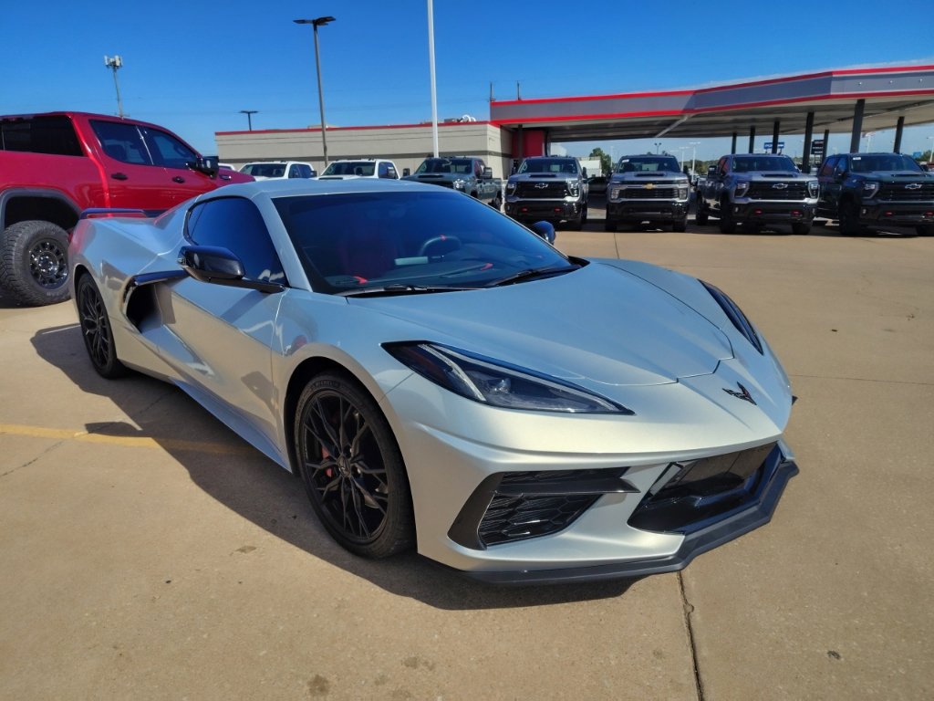 Used 2023 Chevrolet Corvette Stingray Preferred Cpe w/ Z51 Performance Package RWD image 4