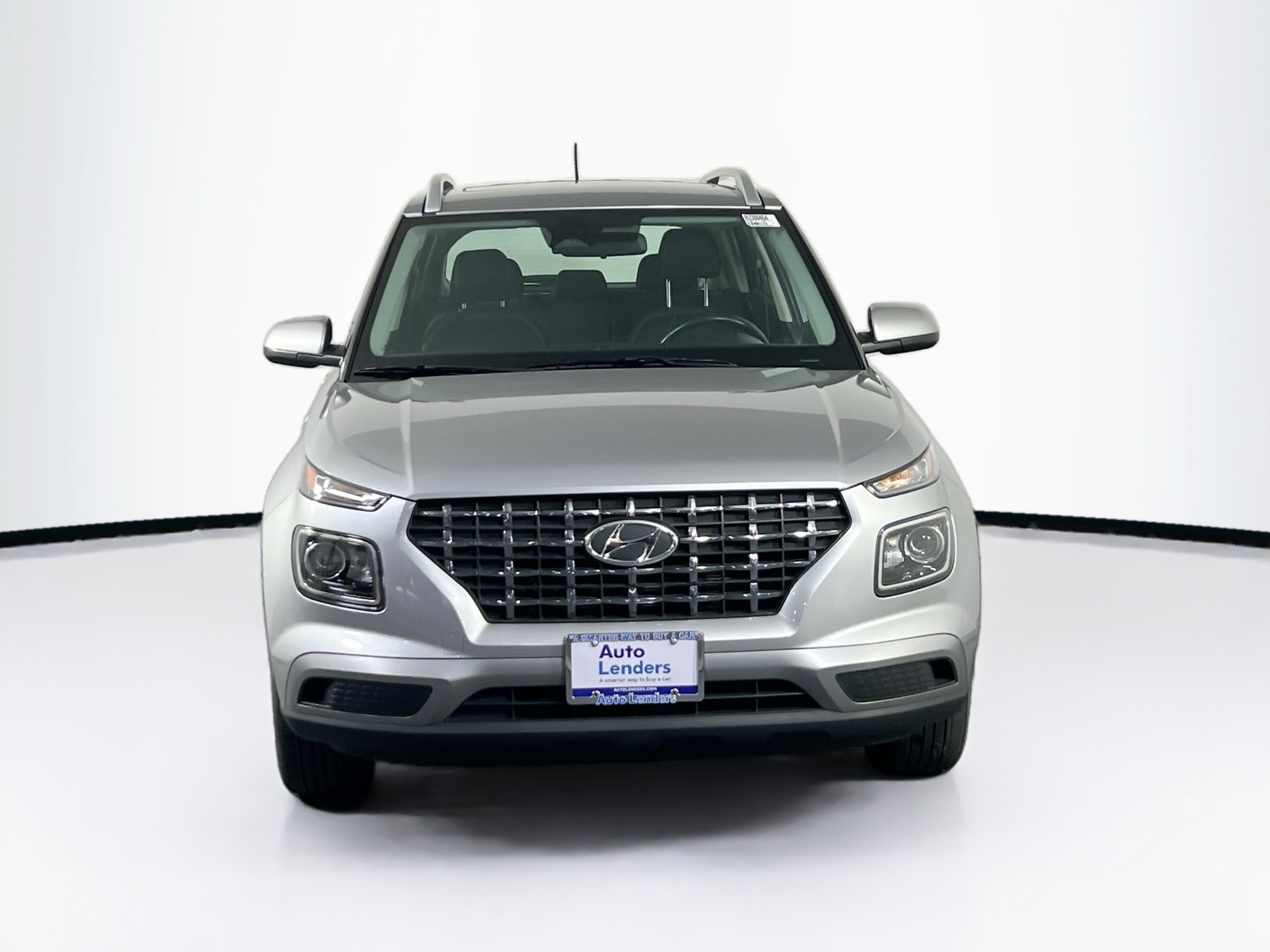 Used 2024 Hyundai Venue SEL FWD image 2