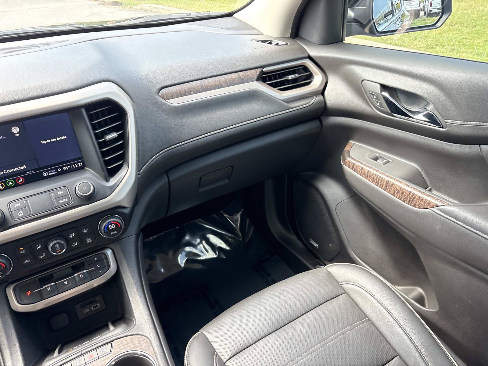 Used 2023 GMC Acadia Denali w/ Denali Technology Package FWD image 29
