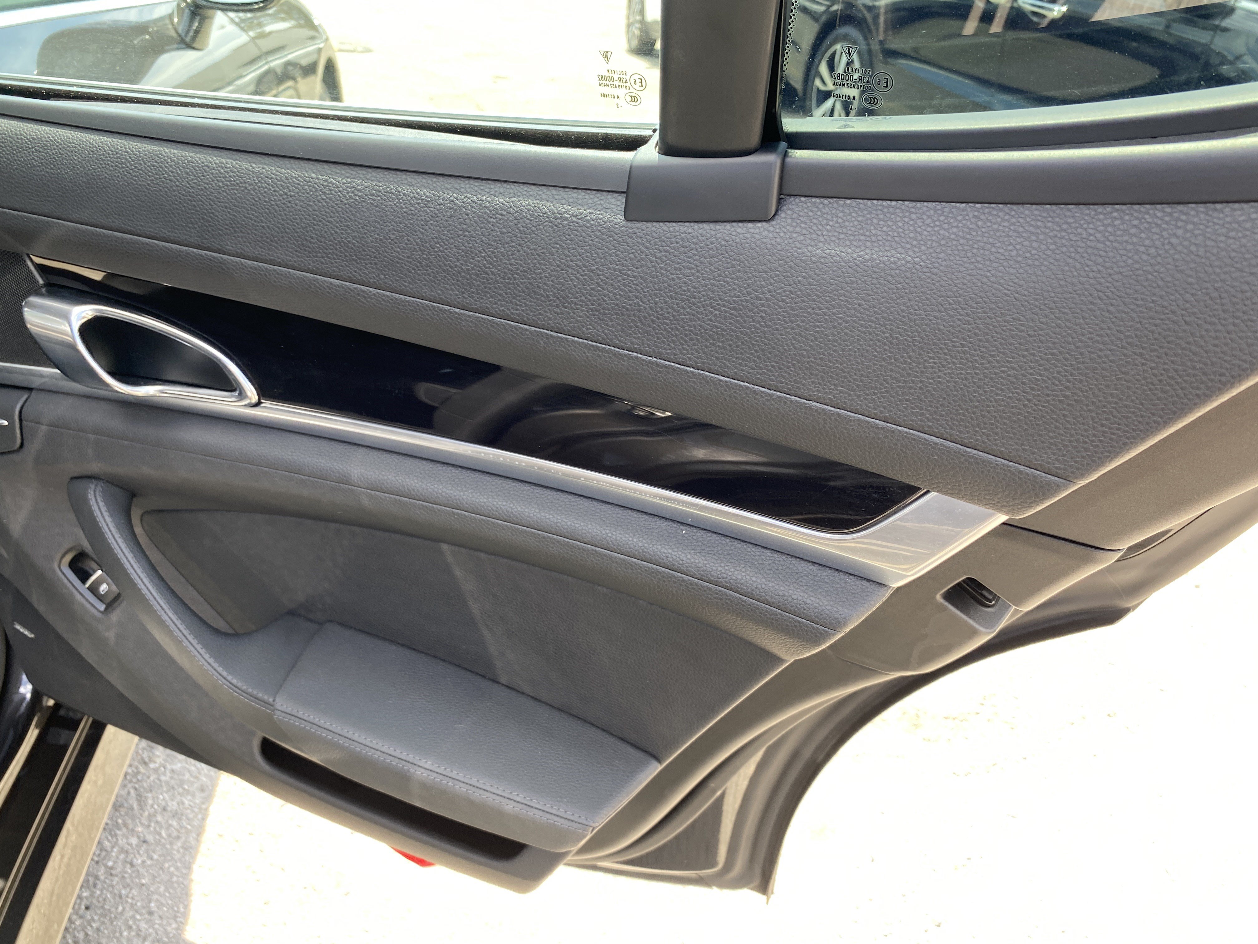 Used 2015 Porsche Panamera S RWD image 19