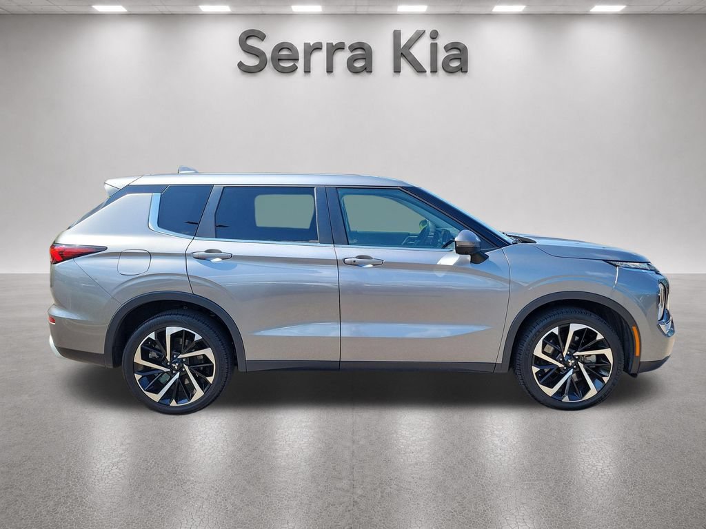 Used 2024 Mitsubishi Outlander SE Black Edition FWD image 6