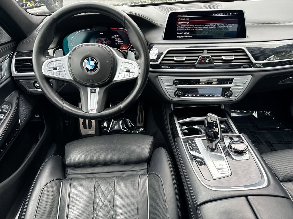 Used 2022 BMW 750i xDrive w/ Executive Package AWD/4WD image 22