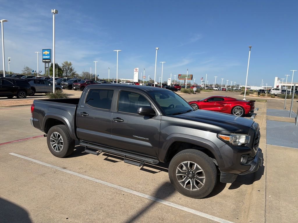 Used 2018 Toyota Tacoma SR5 RWD image 1