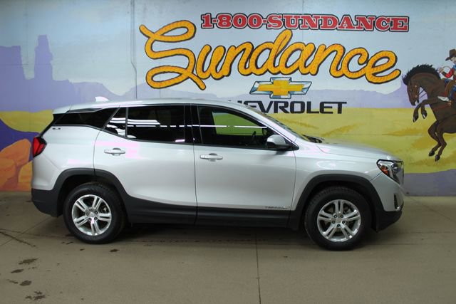 Used 2019 GMC Terrain SLE w/ LPO, Floor Liner Package image 1