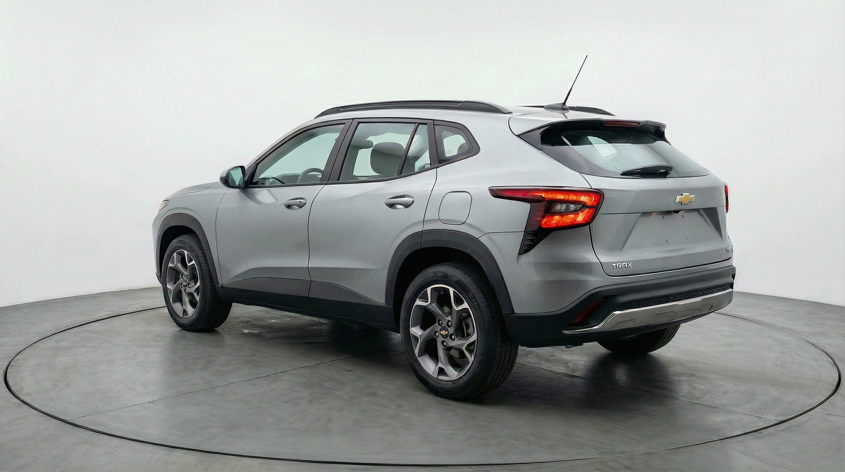 Used 2025 Chevrolet Trax LT w/ LT Convenience Package image 6