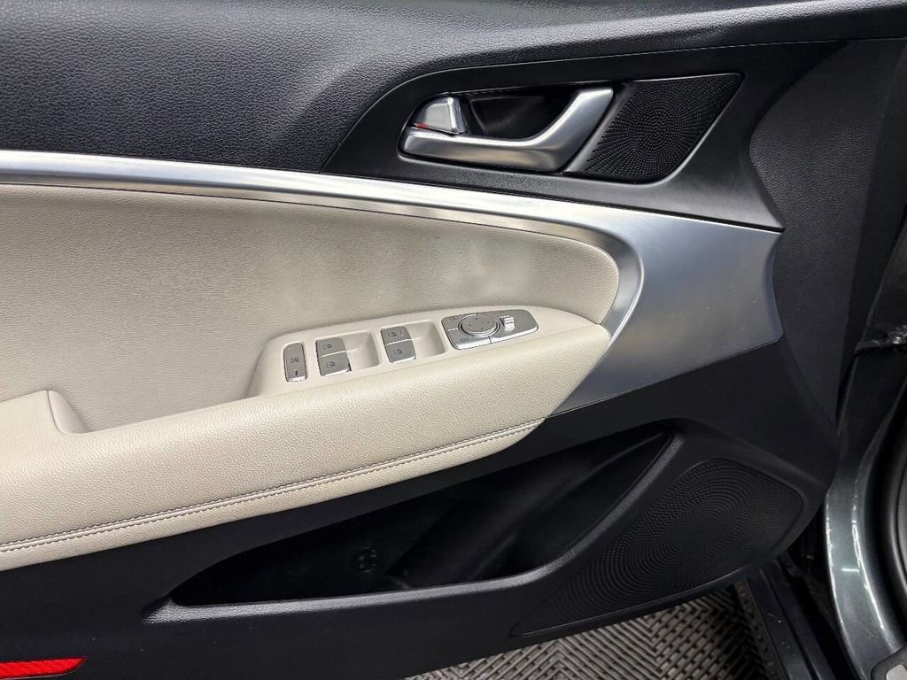 Used 2021 Genesis G70 2.0T AWD/4WD image 25