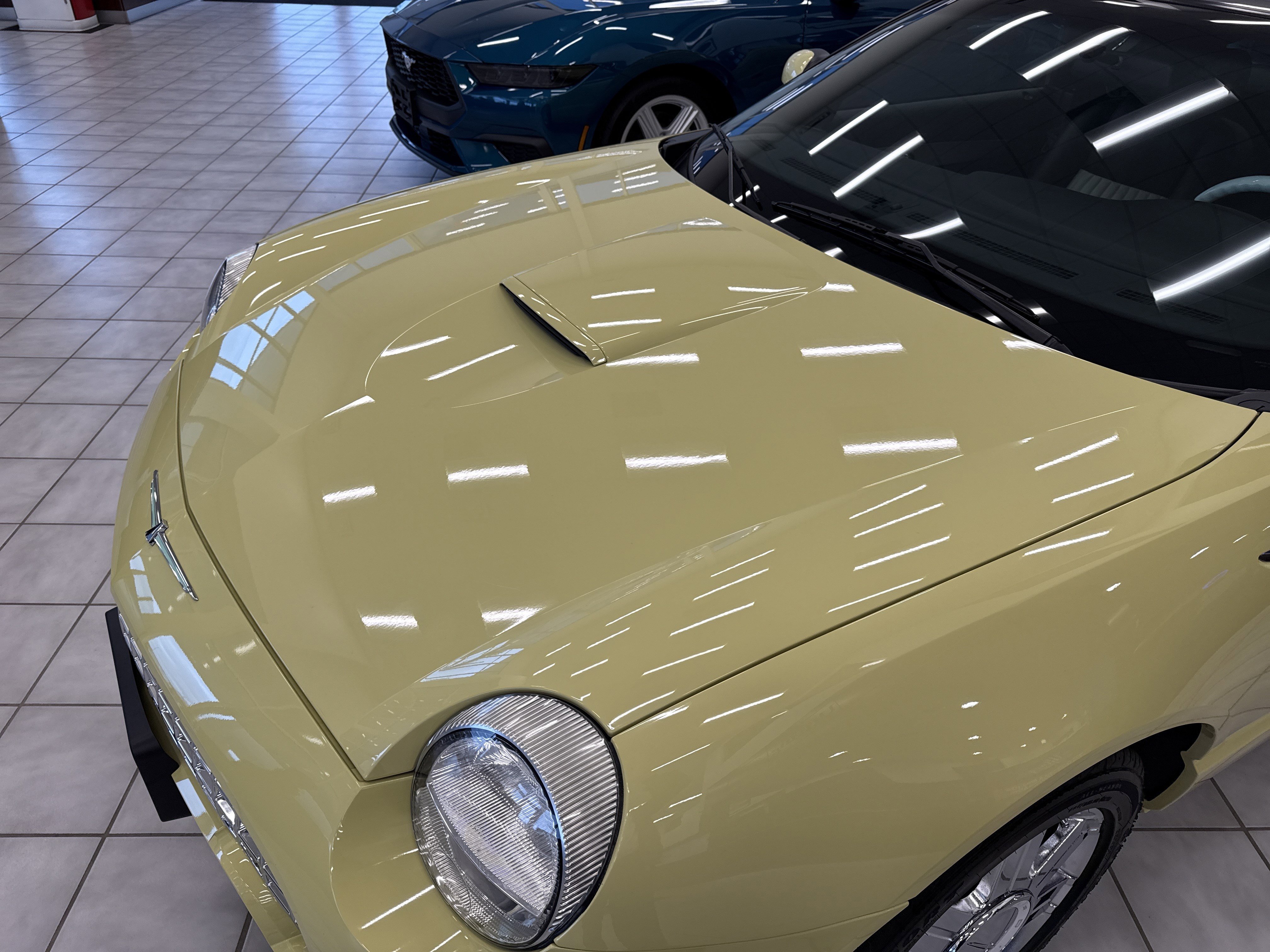 Used 2005 Ford Thunderbird image 11