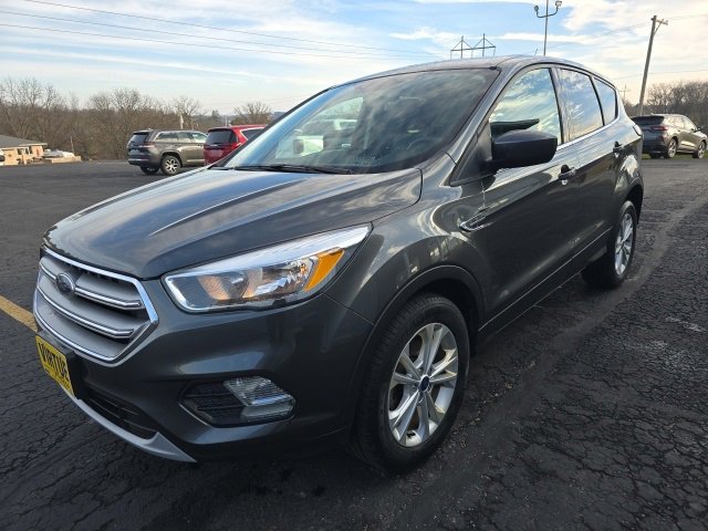 Used 2017 Ford Escape SE image 3