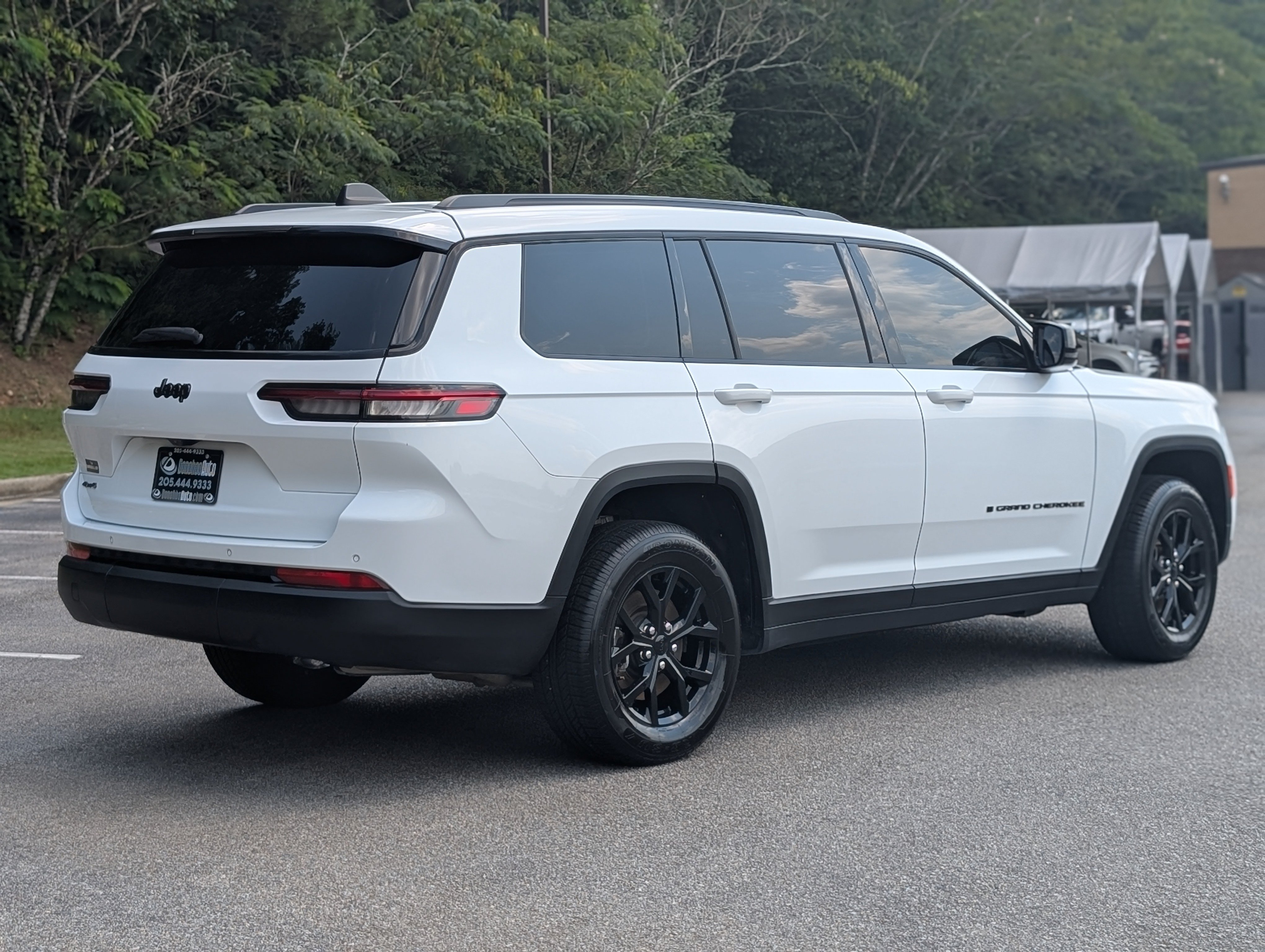 Used 2024 Jeep Grand Cherokee L Laredo AWD/4WD image 9