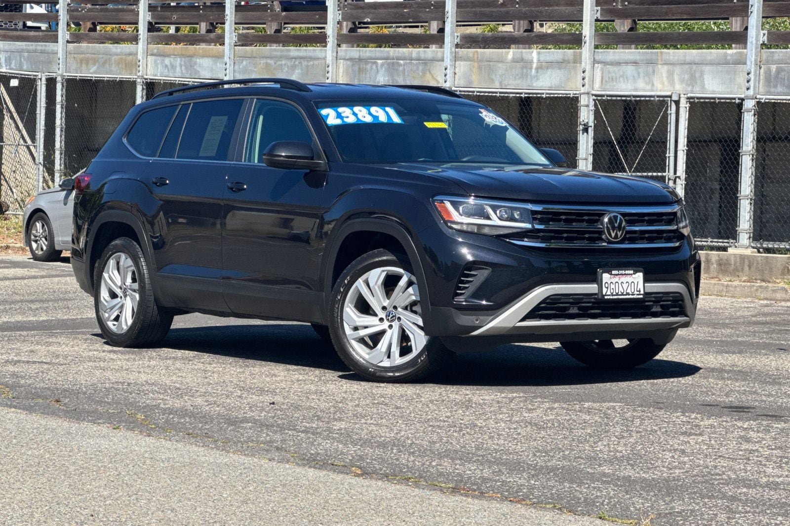 Used 2023 Volkswagen Atlas SE AWD/4WD image 2