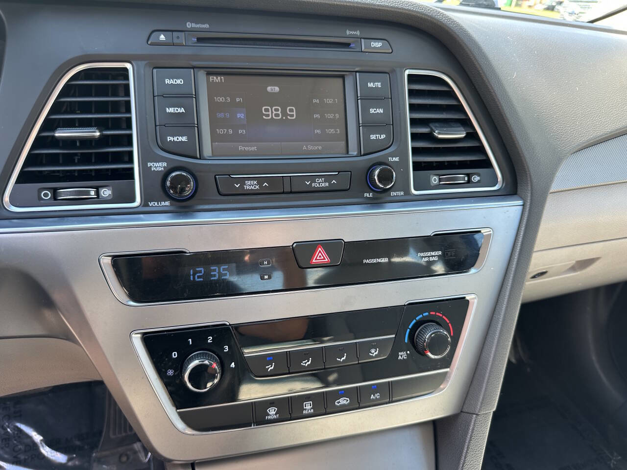 Used 2015 Hyundai Sonata SE w/ Option Group 09 FWD image 21