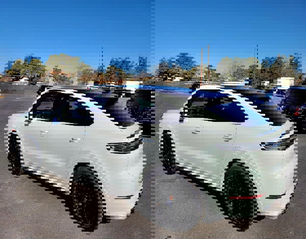 Used 2025 Porsche Cayenne Coupe image 9