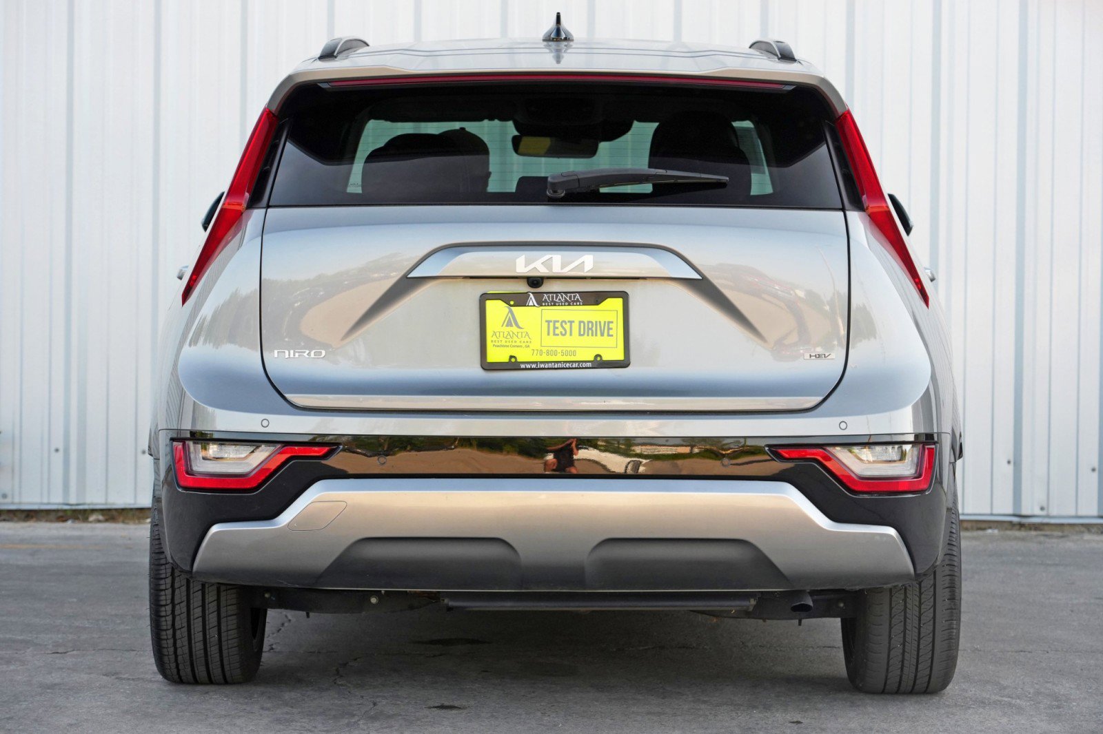 Used 2023 Kia Niro SX Touring image 10