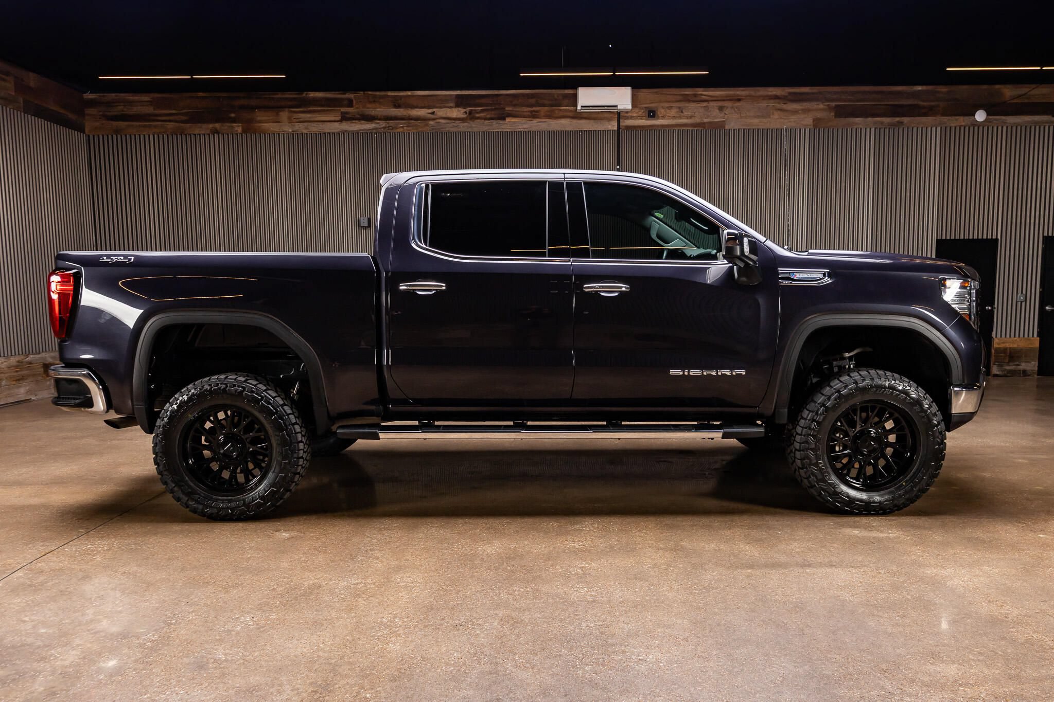 Used 2022 GMC Sierra 1500 SLT AWD/4WD image 11