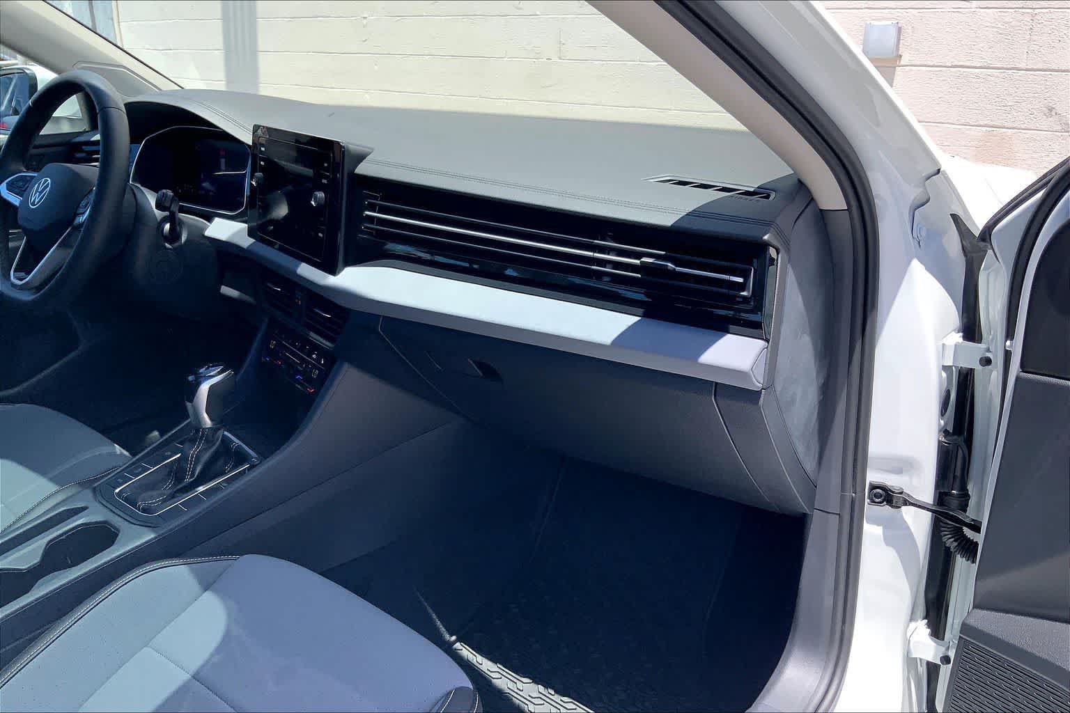 Used 2026 Volkswagen Jetta SE FWD image 23