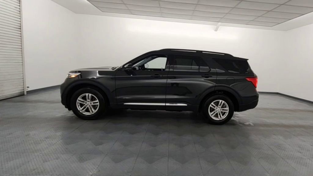 Used 2023 Ford Explorer XLT w/ Equipment Group 202A image 5