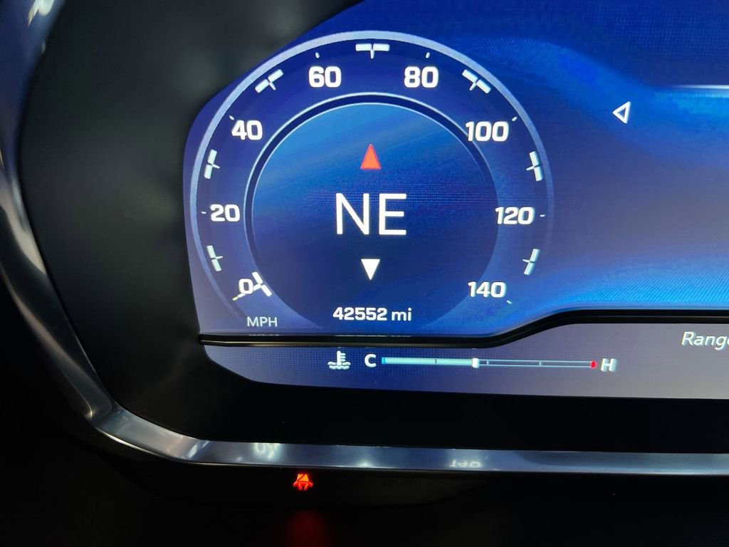 Used 2022 Chevrolet Suburban Z71 w/ Luxury Package image 8