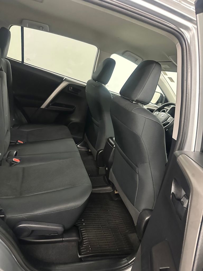 Used 2016 Toyota RAV4 LE AWD/4WD image 30