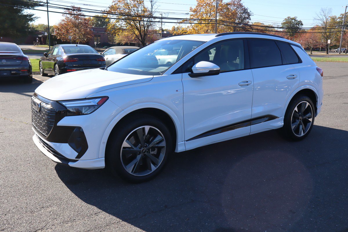 Used 2024 Audi Q4 e-tron Premium Plus w/ Premium Plus