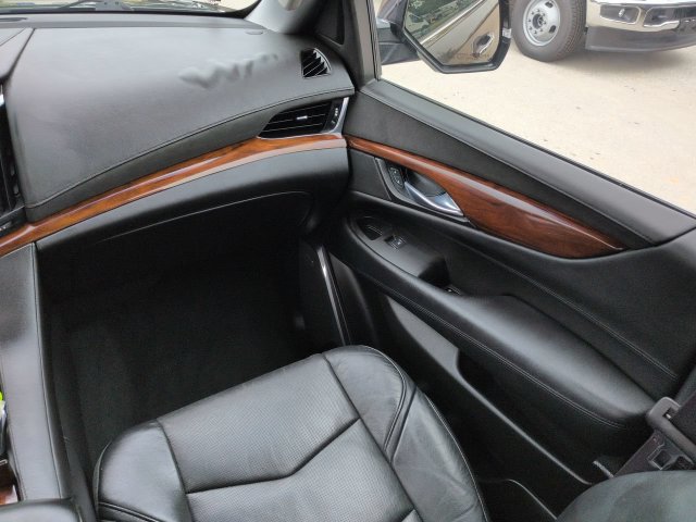 Used 2015 Cadillac Escalade Luxury AWD/4WD image 17