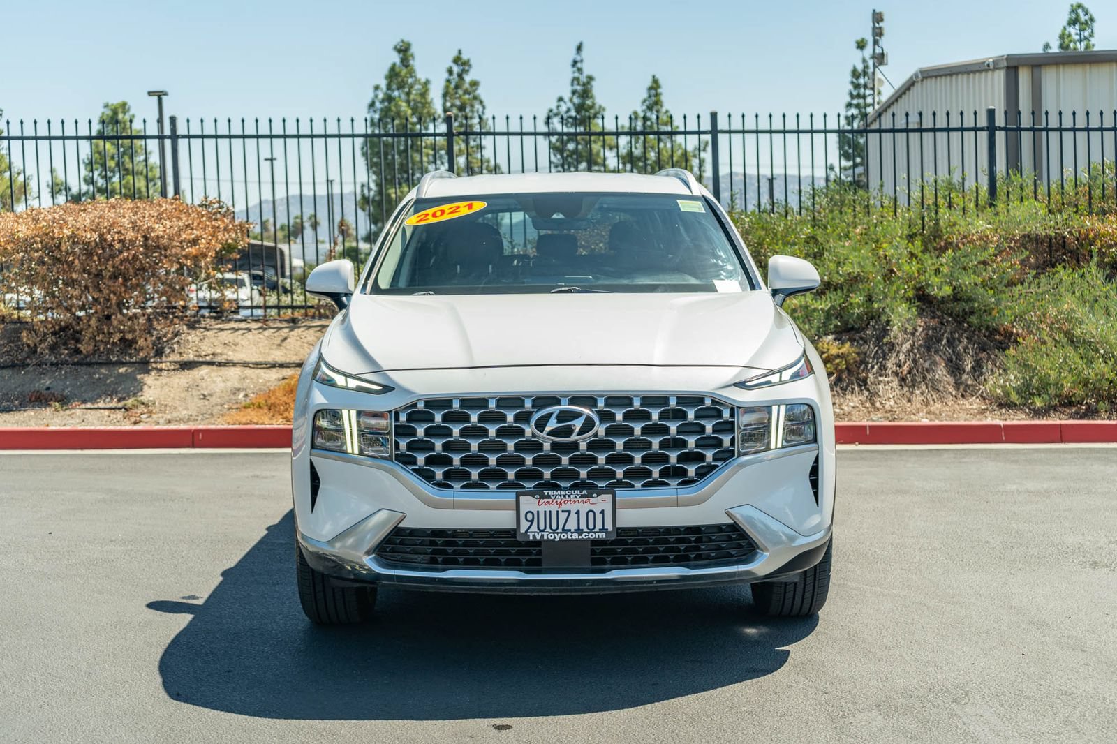 Used 2021 Hyundai Santa Fe SEL AWD/4WD image 2
