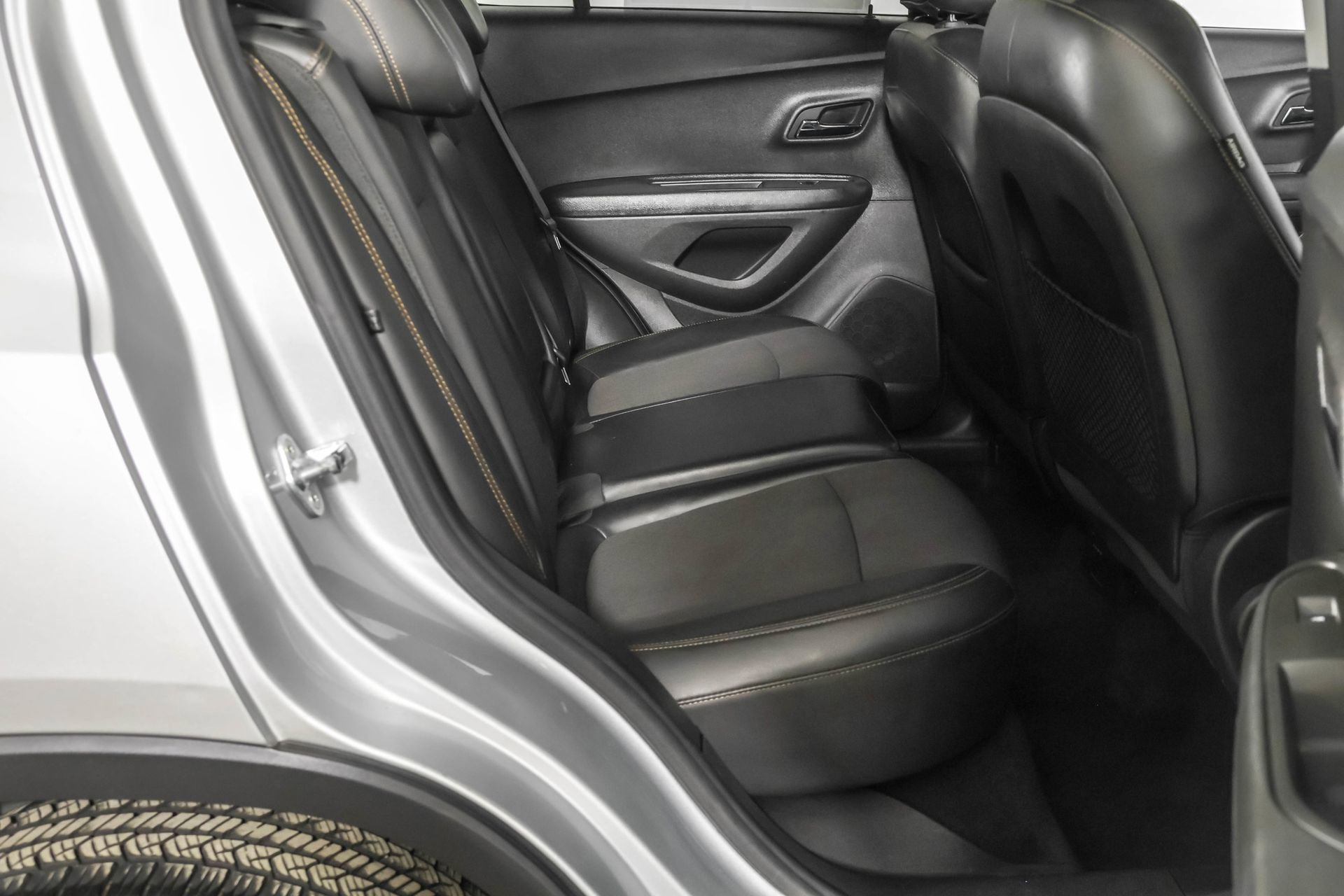 Used 2022 Chevrolet Trax LT w/ LT Convenience Package image 40