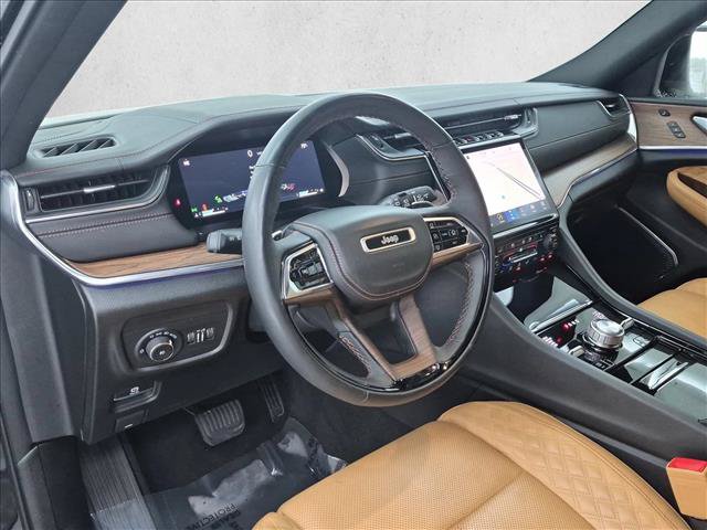 Used 2023 Jeep Grand Cherokee L Summit w/ Advanced Protech Group IV AWD/4WD image 10