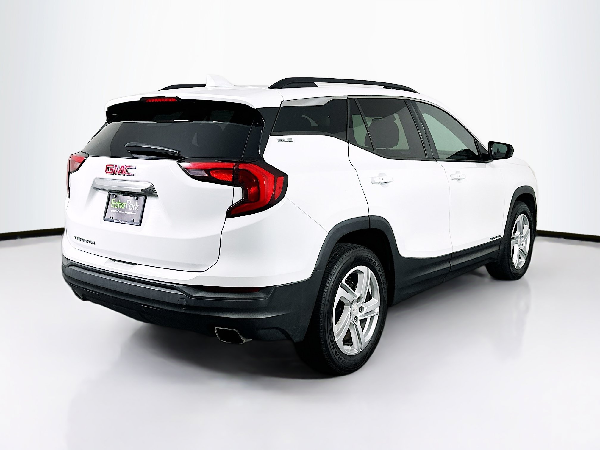 Used 2018 GMC Terrain SLE w/ Driver Convenience Package FWD image 9