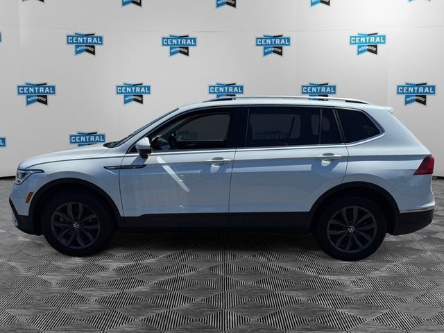 Used 2023 Volkswagen Tiguan SE AWD/4WD image 2