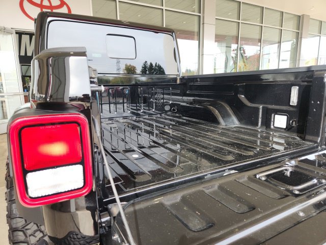 Used 2025 Jeep Gladiator Sport AWD/4WD image 15