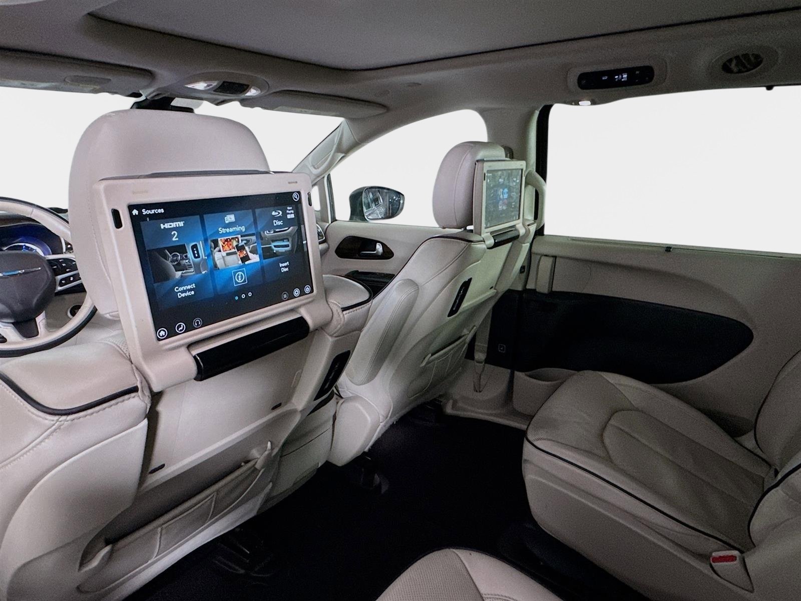 Used 2021 Chrysler Pacifica Limited w/ Uconnect Theater Family Group image 34