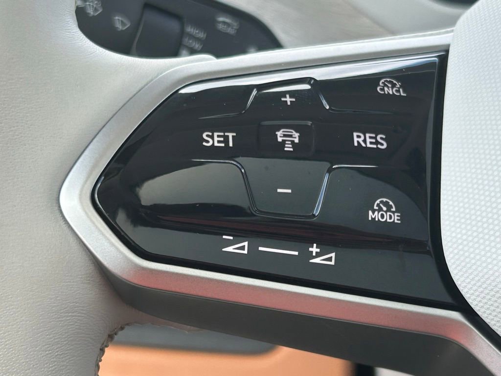 Used 2025 Volkswagen ID. Buzz 1st Edition image 25