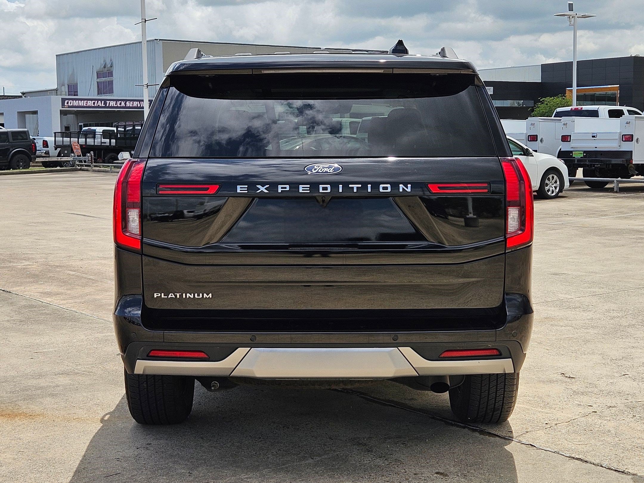 Certified 2025 Ford Expedition Platinum AWD/4WD image 6