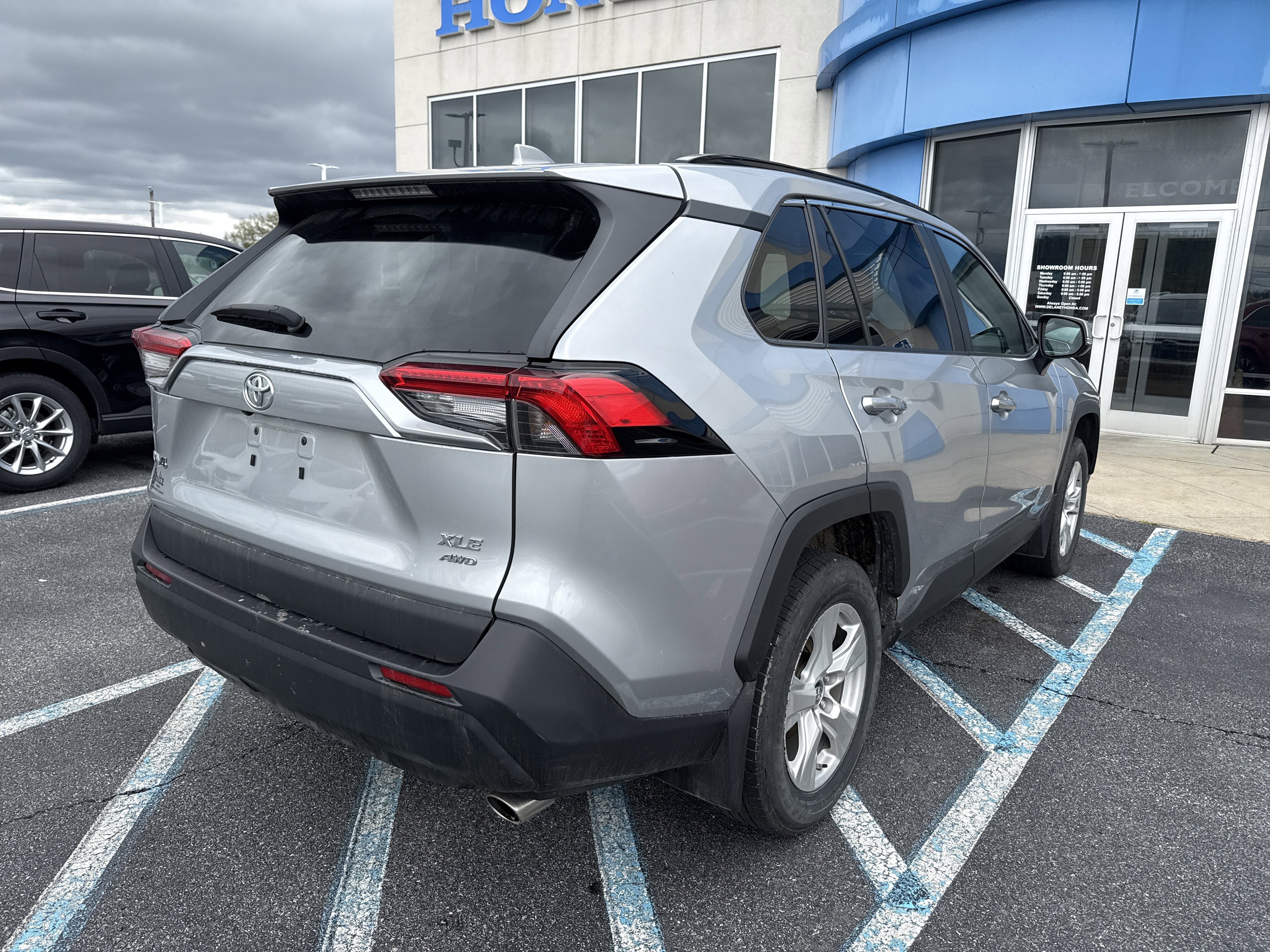 Used 2019 Toyota RAV4 XLE AWD/4WD image 5