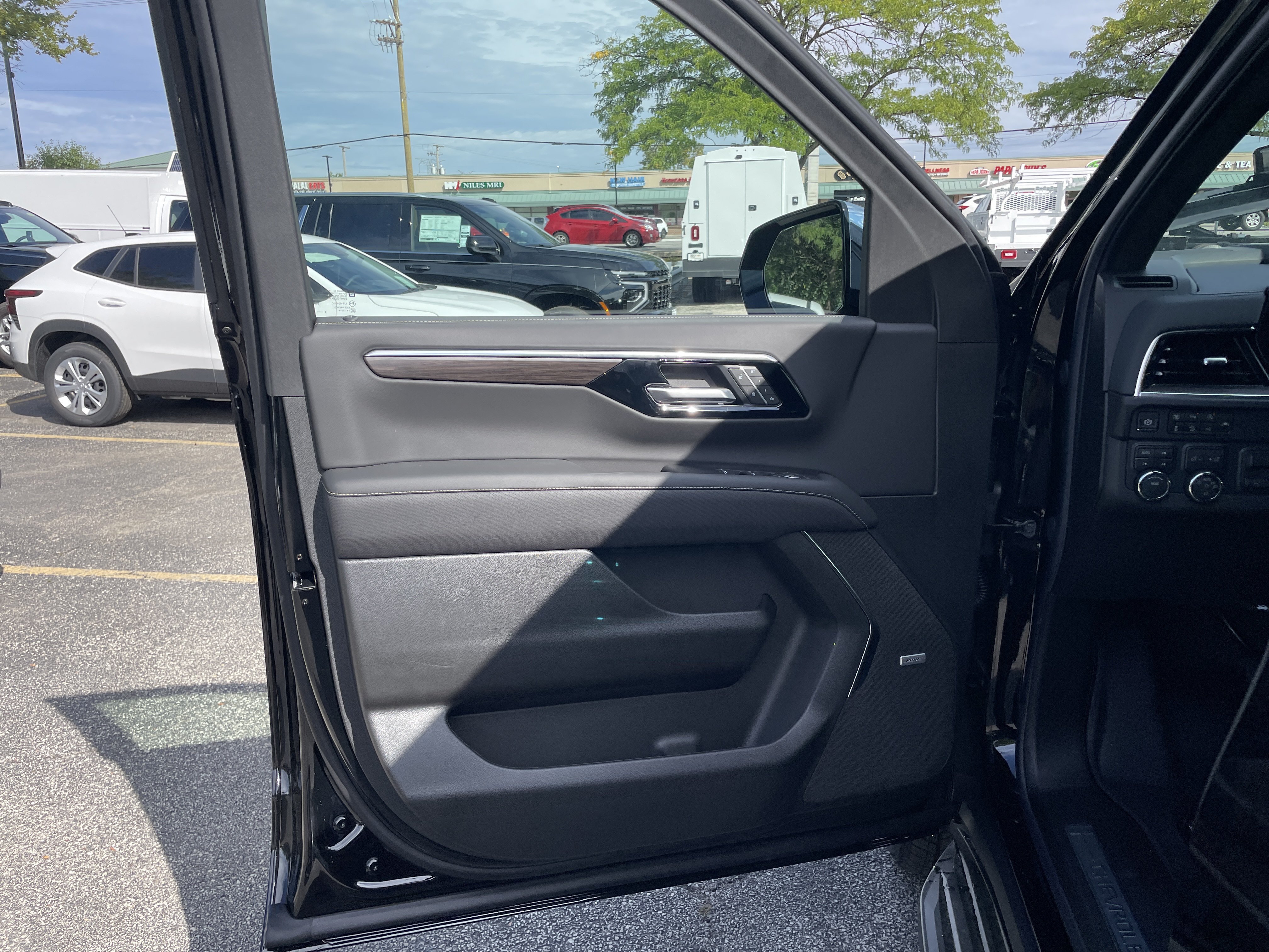 New 2026 Chevrolet Suburban Premier w/ Sun And Tow Package AWD/4WD image 11