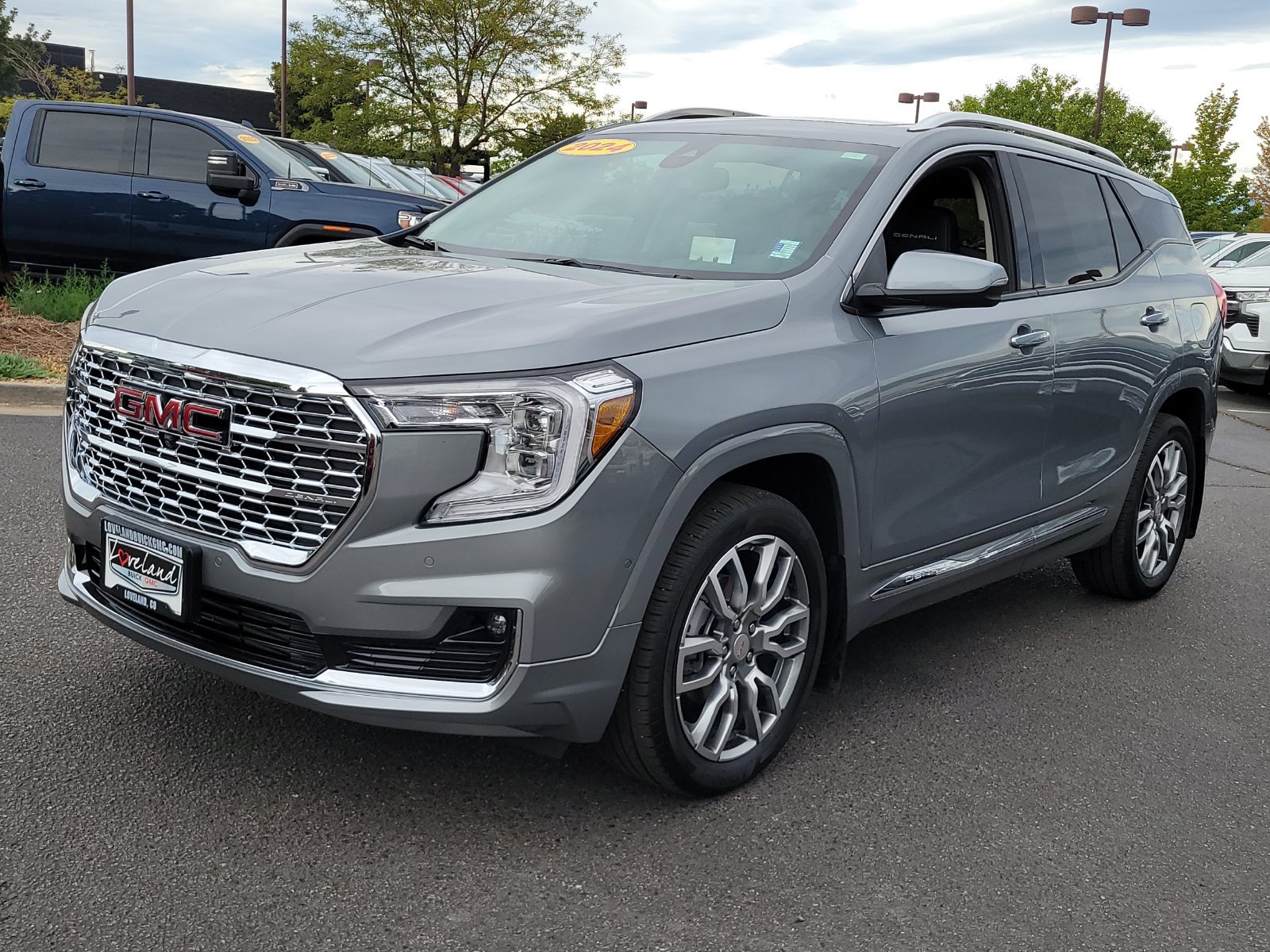 Used 2024 GMC Terrain Denali w/ Denali Premium Package AWD/4WD image 7