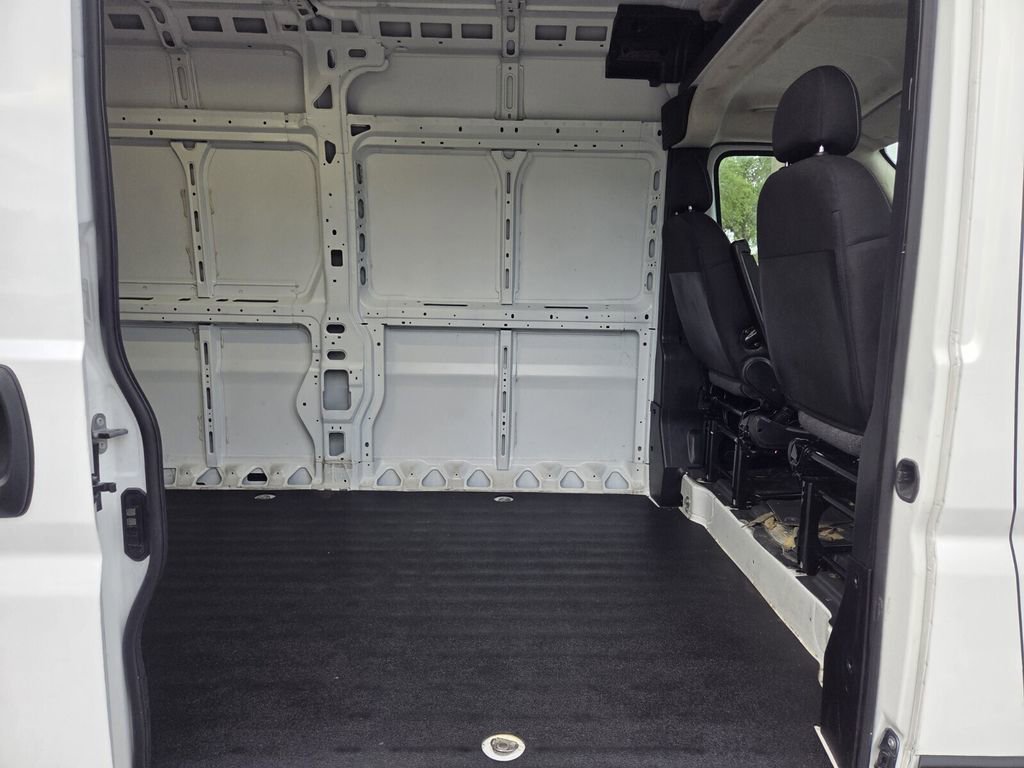 Used 2024 RAM ProMaster 2500 w/ Convenience Group FWD image 28