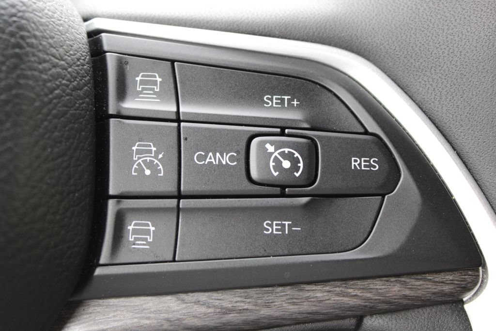 Used 2023 Jeep Grand Cherokee L Limited w/ Luxury Tech Group II AWD/4WD image 22