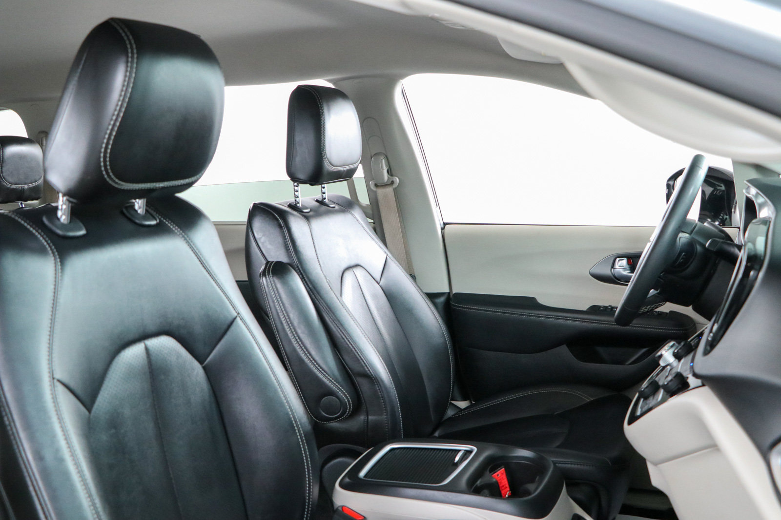 Used 2024 Chrysler Pacifica Touring-L FWD image 27