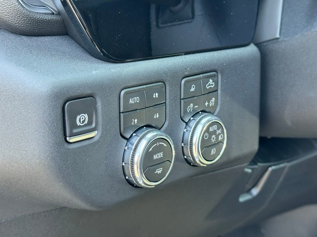 New 2026 GMC Sierra 2500 SLT w/ SLT Premium Package AWD/4WD image 27